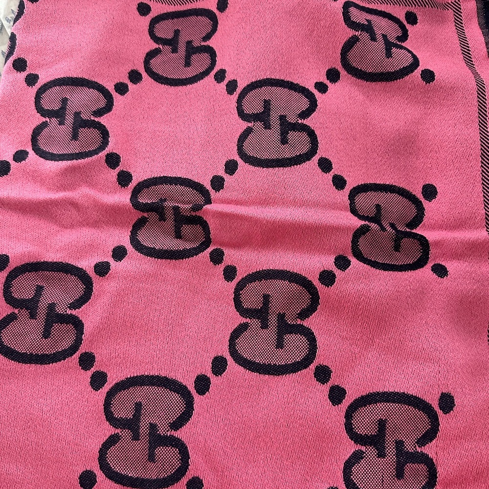 Gucci, reversible scarf